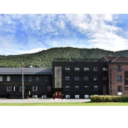 Froken Skjolds Hotel Lyngengarden Mosjøen Екстериор снимка